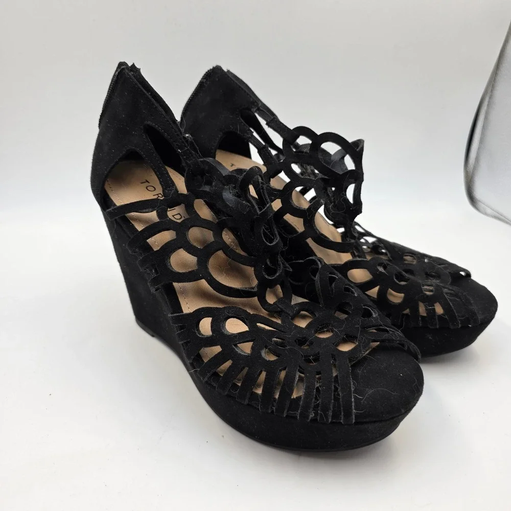 Torrid Black Faux Suede Laser Cage Wedge Sandals 7W 11156446 Peep Toe Platform